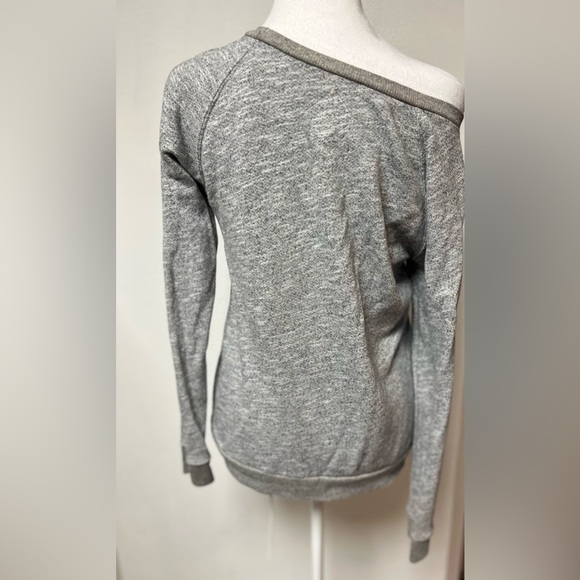 Volcom Heather Gray Off The Shoulder Sweater with Geometric Design Surfer Style - Picture 3 of 4